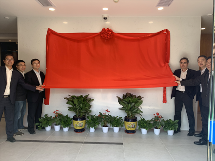 智能营业厅建设取得突破希望，，南网第一无人自助营业厅揭牌
